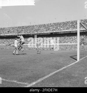 Sparta contro Feyenoord 3-0. Game Moments, 27 agosto 1961, sport, calcio, I Paesi Bassi, foto agenzia stampa del XX secolo, notizie da ricordare, documentario, fotografia storica 1945-1990, storie visive, Storia umana del XX secolo, che cattura momenti nel tempo Foto Stock