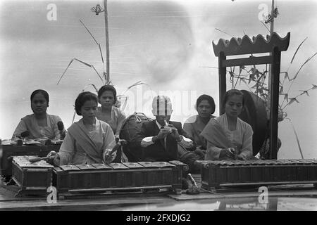 Visita di Stato della Regina Juliana e del Principe Bernhard in Indonesia, 29 agosto 1971, visite di stato, Paesi Bassi, foto agenzia stampa del xx secolo, notizie da ricordare, documentario, fotografia storica 1945-1990, storie visive, Storia umana del XX secolo, che cattura momenti nel tempo Foto Stock