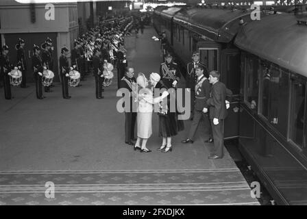 Visita di Stato della Regina Margrethe e del Principe Henrik di Danimarca; arrivo alla Stazione Centrale, 29 ottobre 1975, arrivi, visite di stato, Paesi Bassi, foto agenzia stampa del XX secolo, notizie da ricordare, documentario, fotografia storica 1945-1990, storie visive, Storia umana del XX secolo, che cattura momenti nel tempo Foto Stock