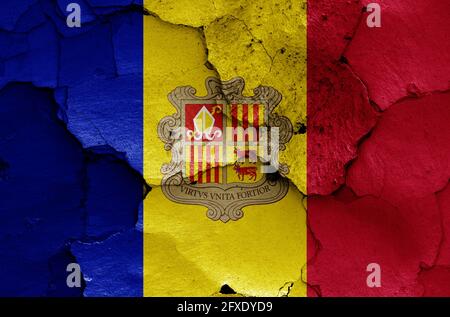 Bandiera di Andorra dipinta su parete fessurata Foto Stock