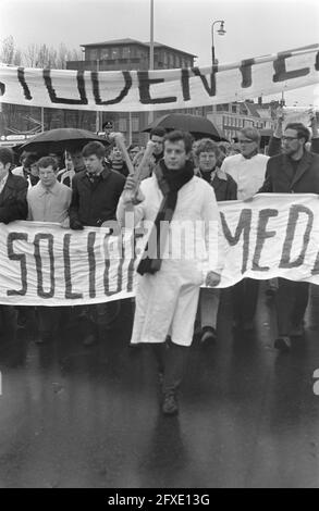 Gli studenti dimostrano contro Numerus Fixus, 6 novembre 1968, STUDENTI, dimostrazioni, I Paesi Bassi, foto agenzia stampa del XX secolo, notizie da ricordare, documentario, fotografia storica 1945-1990, storie visive, Storia umana del XX secolo, che cattura momenti nel tempo Foto Stock