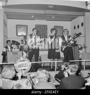 Talent show al Marcel's on Rembrandtplein, 5 gennaio 1965, Talent Shows, Paesi Bassi, foto agenzia stampa del xx secolo, notizie da ricordare, documentario, fotografia storica 1945-1990, storie visive, Storia umana del XX secolo, che cattura momenti nel tempo Foto Stock