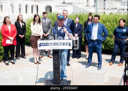 Washington, Stati Uniti. 26 Maggio 2021. John Feal ha parlato ad una conferenza stampa per svelare la legislazione per aiutare i veterani esposti a ustioni tossiche. Credit: SOPA Images Limited/Alamy Live News Foto Stock