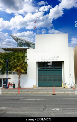 Guardando la City of San Diego Bayside Fire Station n.2 edificio sulla Pacific Hwy a San Diego, CA. Foto Stock