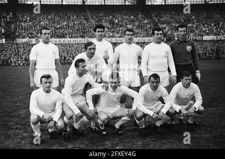 Tottenham Hotspurs contro Atletico Madrid 5-1. 14 e 15 Tottenham Hotspurs team, 15 maggio 1963, squadre, sport, Calcio, Paesi Bassi, foto agenzia stampa del XX secolo, notizie da ricordare, documentario, fotografia storica 1945-1990, storie visive, Storia umana del XX secolo, che cattura momenti nel tempo Foto Stock