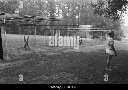 La regina Beatrice ha aperto la mostra di scultura interna Sonsbeek 1986 ad Arnhem, 17 giugno 1986, sculture, scultura, Mostre, arte, mostre, Paesi Bassi, agenzia stampa del XX secolo foto, notizie da ricordare, documentario, fotografia storica 1945-1990, storie visive, Storia umana del XX secolo, che cattura momenti nel tempo Foto Stock