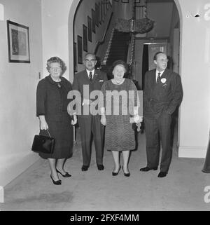 Pranzo di congedo per l'ex plenipotenziario del Suriname, S.D. Emanuels e moglie al Soestdijk Palace, 21 gennaio 1965, ECHTGENOTES, Paesi Bassi, foto agenzia stampa del xx secolo, notizie da ricordare, documentario, fotografia storica 1945-1990, storie visive, Storia umana del XX secolo, che cattura momenti nel tempo Foto Stock