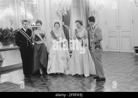 Secondo giorno della visita reale in Belgio, arrivo e visita al museo Plantijnmuseum, da sinistra a destra il Principe Alberto, la Principessa Paola, la Principessa Beatrice, 31 maggio 1960, Arrivi, visite, regine, Paesi Bassi, foto agenzia stampa del XX secolo, notizie da ricordare, documentario, fotografia storica 1945-1990, storie visive, Storia umana del XX secolo, che cattura momenti nel tempo Foto Stock