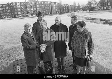 Da sinistra a destra architetto Prof. H. Schader, architetto Huig Maaskant, architetto della città Chris Nielsen, J. Pedersen (architetto della città di Copenaghen), architetto Frans van Gool e urbanista Sig.ra Jacoba (Ko) Mulder, 13 gennaio 1968, architetti, giurie, Urbanisti, Paesi Bassi, foto agenzia stampa del XX secolo, notizie da ricordare, documentario, fotografia storica 1945-1990, storie visive, Storia umana del XX secolo, che cattura momenti nel tempo Foto Stock