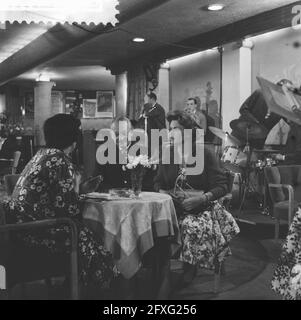 VARA ha trasmesso en passant a Bellevue, da sinistra a destra Netty Rosenfeld, David Kozeff e Nicole Maurey, 26 maggio 1959, star del cinema, televisione, Trasmissioni, Paesi Bassi, foto agenzia stampa del XX secolo, notizie da ricordare, documentario, fotografia storica 1945-1990, storie visive, Storia umana del XX secolo, che cattura momenti nel tempo Foto Stock