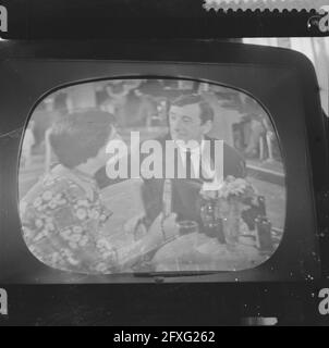 VARA ha trasmesso en passant a Bellevue, sinistra Netty Rosenfeld, destra Albert mol, 26 maggio 1959, Interviste, televisione, trasmissioni, Paesi Bassi, foto agenzia stampa del XX secolo, notizie da ricordare, documentario, fotografia storica 1945-1990, storie visive, Storia umana del XX secolo, che cattura momenti nel tempo Foto Stock