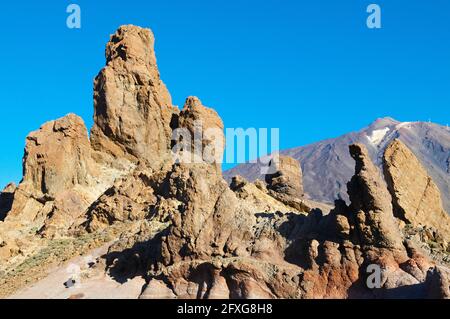 Spagna. Isole Canarie. Tenerife. Los Roques de Garcia e Monte Teide (3800 m). Patrimonio mondiale dell'UNESCO. Foto Stock