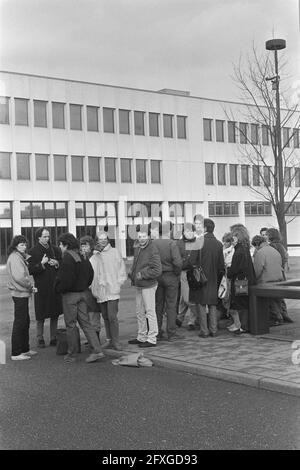 Infermiere VU protesta a Bijlmerbajes contro la detenzione di omicidi (eutanasia) infermiere accusato, 28 gennaio 1987, VERPLEEGKUNDIGEN, proteste, I Paesi Bassi, foto agenzia stampa del XX secolo, notizie da ricordare, documentario, fotografia storica 1945-1990, storie visive, Storia umana del XX secolo, che cattura momenti nel tempo Foto Stock