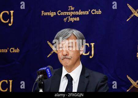 Tokyo, Giappone. 27 maggio 2021. Naoto Ueyama Presidente della Japan Doctors Union partecipa a una conferenza stampa al Foreign Corresioned' Club del Giappone. Il capo della Japan Doctor Union ha avvertito di tenere i Giochi Olimpici con persone provenienti da oltre 200 nazioni e territori (atleti e funzionari) questa estate sarà un rischio di fondere un nuovo ceppo di coronavirus nel paese. Credit: Rodrigo Reyes Marin/ZUMA Wire/Alamy Live News Foto Stock