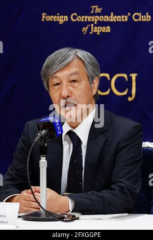 Tokyo, Giappone. 27 maggio 2021. Naoto Ueyama Presidente della Japan Doctors Union parla durante una conferenza stampa al Foreign Corresioned' Club del Giappone. Il capo della Japan Doctor Union ha avvertito di tenere i Giochi Olimpici con persone provenienti da oltre 200 nazioni e territori (atleti e funzionari) questa estate sarà un rischio di fondere un nuovo ceppo di coronavirus nel paese. Credit: Rodrigo Reyes Marin/ZUMA Wire/Alamy Live News Foto Stock