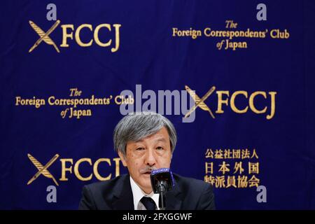 Tokyo, Giappone. 27 maggio 2021. Naoto Ueyama Presidente della Japan Doctors Union parla durante una conferenza stampa al Foreign Corresioned' Club del Giappone. Il capo della Japan Doctor Union ha avvertito di tenere i Giochi Olimpici con persone provenienti da oltre 200 nazioni e territori (atleti e funzionari) questa estate sarà un rischio di fondere un nuovo ceppo di coronavirus nel paese. Credit: Rodrigo Reyes Marin/ZUMA Wire/Alamy Live News Foto Stock