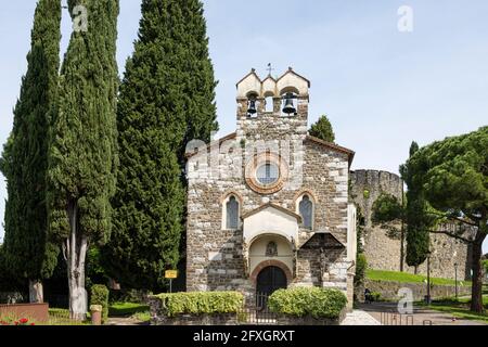Gorizia, Italia. 21 maggio 2021. La cappella dello spirito santo (costruito nel 1398) sulla collina del castello nel centro della città Foto Stock