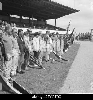 Mancanza di bandiere sul Bosbaan ai campionati olandesi e del Nord Europa sci d'acqua 1962, 27 luglio 1962, BANDIERE, sci d'acqua, I Paesi Bassi, foto agenzia stampa del XX secolo, notizie da ricordare, documentario, fotografia storica 1945-1990, storie visive, Storia umana del XX secolo, che cattura momenti nel tempo Foto Stock