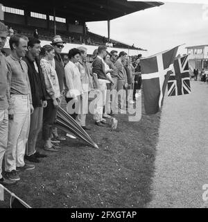 Mancanza di bandiere sul Bosbaan durante i campionati olandesi e del Nord Europa sci d'acqua 1962, 27 luglio 1962, BANDIERE, sci d'acqua, I Paesi Bassi, foto agenzia stampa del XX secolo, notizie da ricordare, documentario, fotografia storica 1945-1990, storie visive, Storia umana del XX secolo, che cattura momenti nel tempo Foto Stock