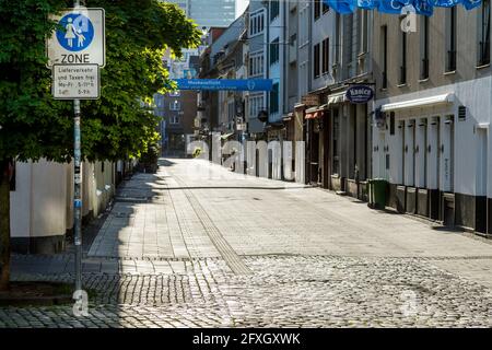 Party Mile in Kurze Strasse nel centro storico di Dusseldorf Foto Stock