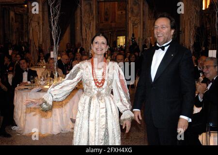 Foto Repertorio, Italia. 27 maggio 2021. ORCHESTRA DEL GRAN BALLO VERDI A PALAZZO REALE CON CARLA FRACCI E RICCARDO CHAILLY (MILANO - 2003-09-24, Francesco Corradini) rappresentata (Photo Repertoire - 2021-05-27, Francesco Corradini) p.s. la foto e' utilizzabile nel messaggio del contenuto in cui e' stata staccata, e senza intenzione del rappresentante: Agenzia fotografica indipendente/Alamy Live News Foto Stock