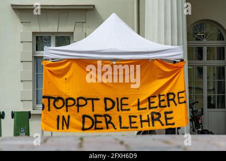 05.12.2021 nella Giornata d'azione statale di Oldenburg, gli studenti hanno protestato per UN'università meglio finanziata. Foto Stock