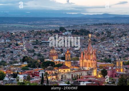 San Miguel de Allende al tramonto a Guanajuato, Messico. Foto Stock