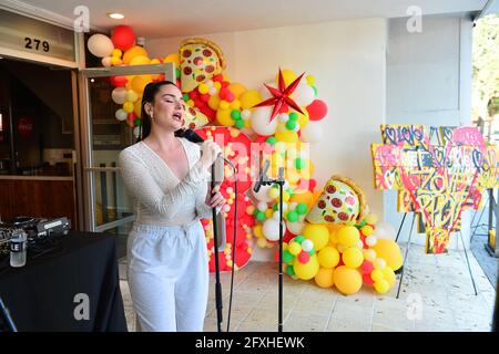 Coral Gables, Stati Uniti. 25 Maggio 2021. MIAMI, FL - MAGGIO 25: Il cantante AYASH suona dal vivo al terzo anniversario di P.Pole Pizza il 25 maggio 2021 a Miami, Florida. (Foto di JL/Sipa USA) Credit: Sipa USA/Alamy Live News Foto Stock