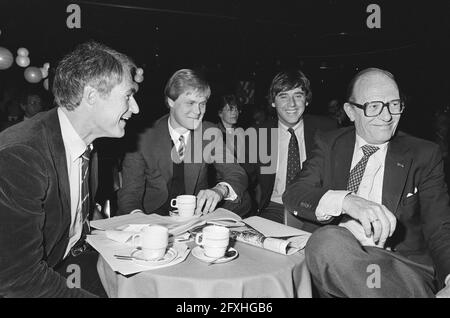 Riunione del Consiglio del Partito VVD, da sinistra a destra De Korte, Linschoten Nijpels e Ministro Rietkerk, 27 aprile 1985, politica, Paesi Bassi, foto agenzia stampa del xx secolo, notizie da ricordare, documentario, fotografia storica 1945-1990, storie visive, Storia umana del XX secolo, che cattura momenti nel tempo Foto Stock