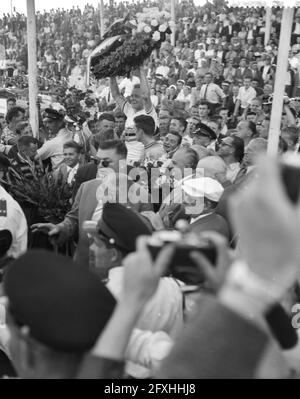 Campionati del mondo ciclisti dilettanti in viaggio a Zandvoort, celebrazione del campione del mondo Schur, 15 agosto 1959, Paesi Bassi, 20 ° secolo agenzia stampa foto, notizie da ricordare, documentario, fotografia storica 1945-1990, storie visive, Storia umana del XX secolo, che cattura momenti nel tempo Foto Stock