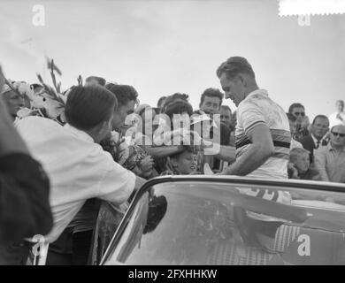 Campionati del mondo ciclisti dilettanti in viaggio a Zandvoort, celebrazione dei vincitori, 15 agosto 1959, Paesi Bassi, 20 ° secolo agenzia stampa foto, notizie da ricordare, documentario, fotografia storica 1945-1990, storie visive, Storia umana del XX secolo, che cattura momenti nel tempo Foto Stock