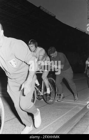 Campionati del mondo in bicicletta a Rocourt sprinters amatoriali. Piet van der Touw al via, 2 agosto 1963, sport, corse in bicicletta, Paesi Bassi, foto agenzia stampa del xx secolo, notizie da ricordare, documentario, fotografia storica 1945-1990, storie visive, Storia umana del XX secolo, che cattura momenti nel tempo Foto Stock