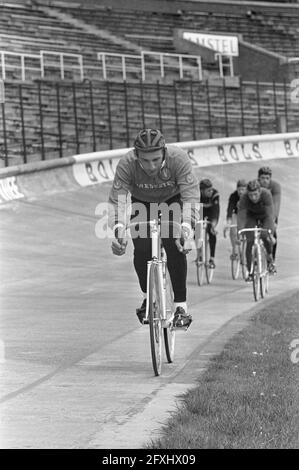 Ciclismo su strada, team amatoriale a Nuth, Tiemen Groen in azione, agosto 17 1966, WIELRENNEN, Paesi Bassi, foto agenzia stampa del XX secolo, notizie da ricordare, documentario, fotografia storica 1945-1990, storie visive, Storia umana del XX secolo, che cattura momenti nel tempo Foto Stock