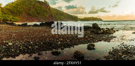 Tramonto su Koki Beach, Koki Beach Park, Hana, Maui, Hawaii, STATI UNITI Foto Stock