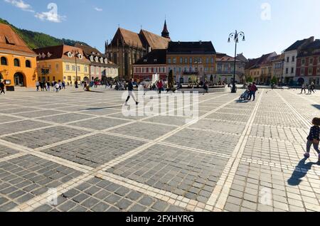Vista generale della Piazza del Consiglio nel centro storico di Brasov, Romania - Foto: Geopix Foto Stock