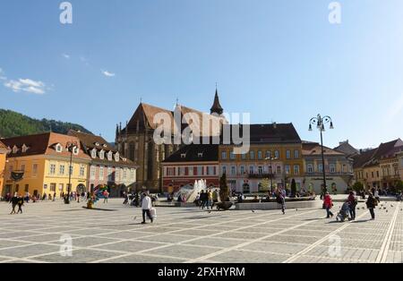 Vista generale della Piazza del Consiglio nel centro storico di Brasov, Romania - Foto: Geopix Foto Stock