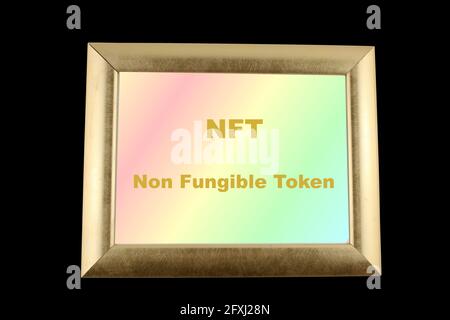 Gettoni non fungibili NFT cripto art su sfondo nero. Concetto di oggetti da collezione per la crioarte NFT Foto Stock