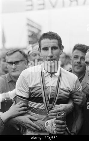 Campionato del mondo Ciclismo a Heerlen. Numero 17.18 Webb, numero 16 Pines, 2 settembre 1967, WIELRENNEN, I Paesi Bassi, foto agenzia stampa del XX secolo, notizie da ricordare, documentario, fotografia storica 1945-1990, storie visive, Storia umana del XX secolo, che cattura momenti nel tempo Foto Stock