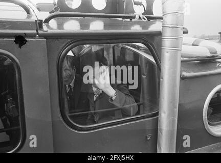 La principessa Beatrice e il principe Claus a Marechaussee. La principessa Beatrice e il principe Claus hanno fatto un viaggio in pattuglia sul Reno, 2 aprile 1968, MARECHAUSSEE, barche, Ospiti, Paesi Bassi, foto agenzia stampa del XX secolo, notizie da ricordare, documentario, fotografia storica 1945-1990, storie visive, Storia umana del XX secolo, che cattura momenti nel tempo Foto Stock