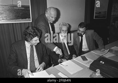 Il piano mondiale per l'occupazione all'Aia la relazione Nieuwspoort Pres ha trattato una migliore divisione del lavoro nel mondo, per Rof. J. Tinbergen, 29 ottobre 1980, RELAZIONE, Paesi Bassi, foto agenzia stampa del xx secolo, notizie da ricordare, documentario, fotografia storica 1945-1990, storie visive, Storia umana del XX secolo, che cattura momenti nel tempo Foto Stock