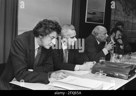 Piano mondiale per l'occupazione all'Aia rapporto Nieuwspoort pres. Trattato di una migliore divisione del lavoro nel mondo dal prof. J. Tinbergenen, 29 ottobre 1980, RELAZIONI, Paesi Bassi, foto agenzia stampa del xx secolo, notizie da ricordare, documentario, fotografia storica 1945-1990, storie visive, Storia umana del XX secolo, che cattura momenti nel tempo Foto Stock