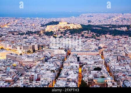 Vista aerea dell'Acropoli e della città di Atene, Attica, Grecia, Europa Foto Stock