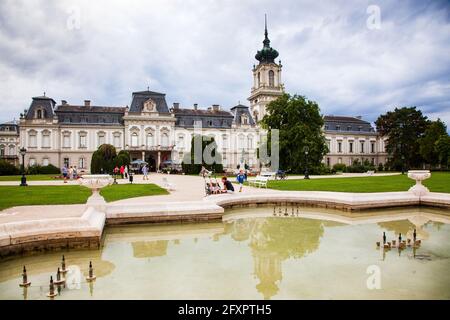 Il Palazzo Festetics, un palazzo barocco situato nella città di Keszthely, Zala, Ungheria, Europa Foto Stock