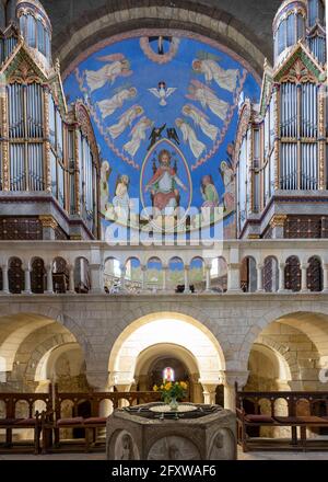 Gernrode, Germania. 22 maggio 2021. Pittura murale nella chiesa collegiata di San Ciriakus a Gernrode. È uno dei più importanti monumenti architettonici ottoniani in Germania. Credit: Stefano Nosini/dpa-Zentralbild/ZB/dpa/Alamy Live News Foto Stock