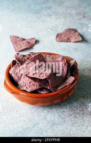 Blue Corn tortilla chips Foto Stock
