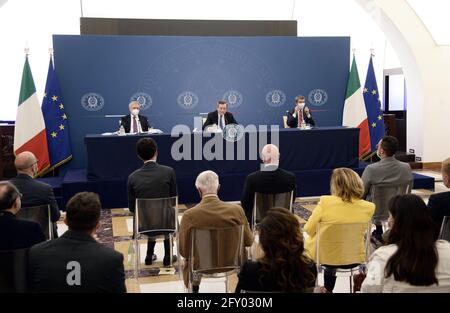 Italia, Roma, 20 maggio 2021 : il primo ministro italiano Mario Draghi in conferenza stampa sul 'incontro sulle imprese, il lavoro e le professioni' per la fine Foto Stock