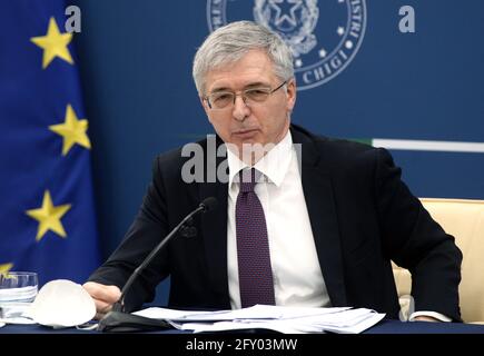 Italia, Roma, 20 maggio 2021 : Daniele Franco, Ministro dell'Economia e delle Finanze, in conferenza stampa sul tema 'la Conferenza sulle imprese, il lavoro e il p. Foto Stock