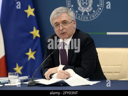 Italia, Roma, 20 maggio 2021 : Daniele Franco, Ministro dell'Economia e delle Finanze, in conferenza stampa sul tema 'la Conferenza sulle imprese, il lavoro e il p. Foto Stock