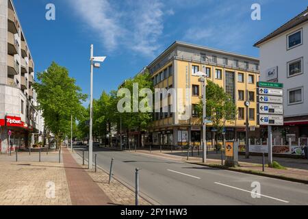 Germania, Oberhausen, Alt-Oberhausen, zona della Ruhr, basso Reno, Renania, Renania Settentrionale-Vestfalia, NRW, Lower Marktstrasse angolo Friedenstrasse, locali commerciali ed edifici residenziali Foto Stock