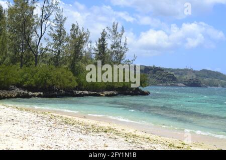 Bella e tranquilla spiaggia di sabbia bianca nel sud del paradiso isola di Mauritius, Oceano Indiano Foto Stock